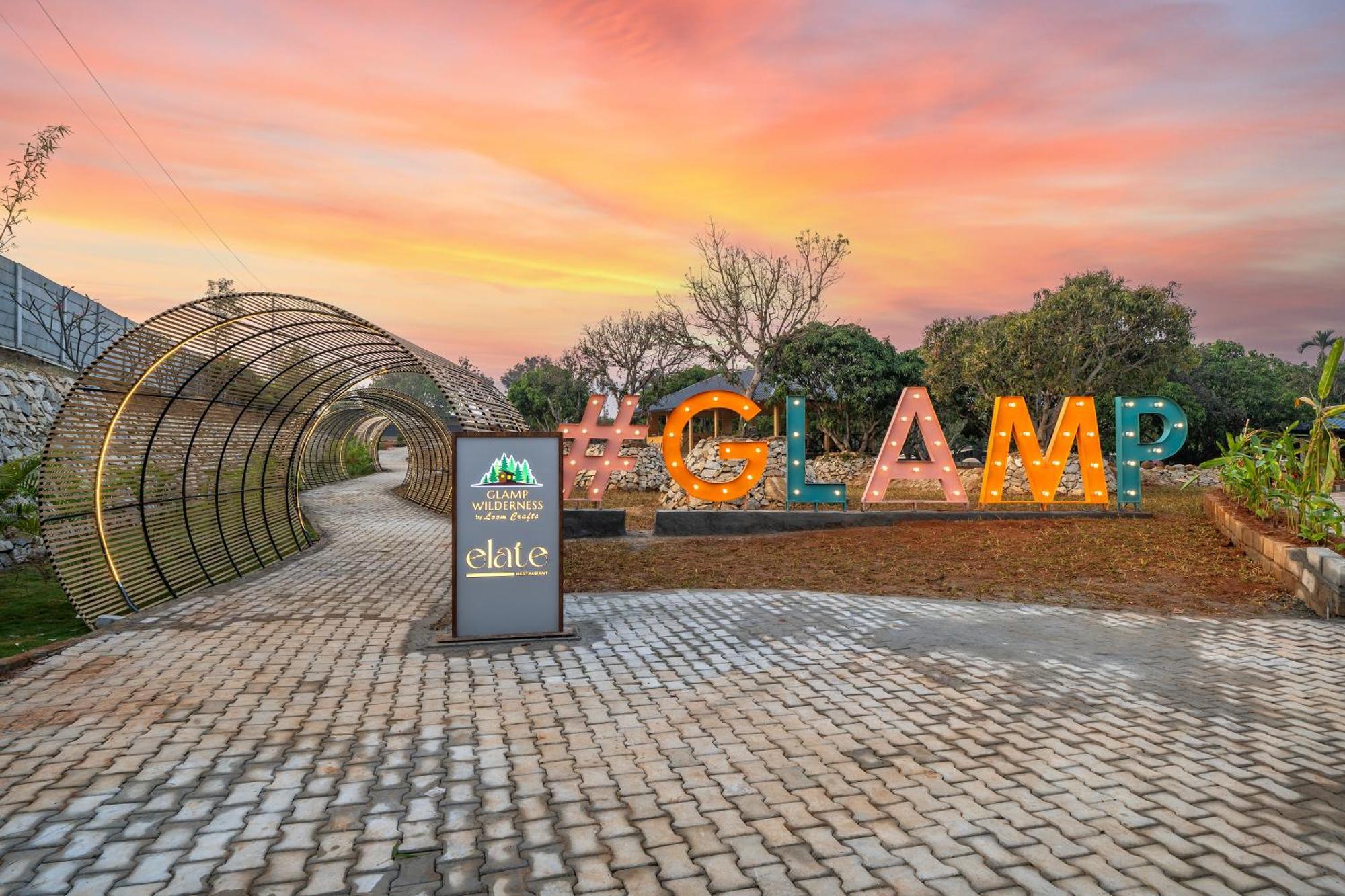 ホテル Glamp Wilderness Nelamangala エクステリア 写真
